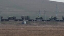 Vehiculele militare rusești continuă să se îndrepte spre Crimeea