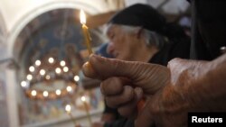 Что касается празднования Пасхи в храме Рождества Пресвятой Богородицы, то государственные СМИ обошли его молчанием