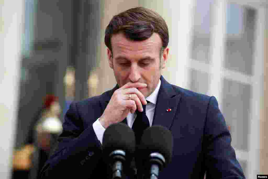 Mesajul cu care a întâlnit-o Emmanuel Macron pe Maia Sandu la Palatului Elysée a fost despre o schimbare aducătoare de speranță în R. Moldova, odată cu victoria în alegeri a unei personalități ca ea &ndash; &bdquo;curajoasă și cu coloană vertebrală&rdquo;, cum a descris-o liderul francez.