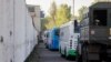 Luftëtarët ukrainas duke u larguar nga Azovstali përmes autobusëve. 17 maj 2022. 