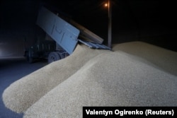 Multe dintre silozurile cu cereale ale Ucrainei sunt pline. Acest lucru ar putea face ca noua recoltă să nu poată fi depozitată.