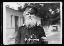 Възрастен полски войник във Варшава през 1920 г.