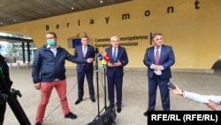 Milorad Dodik, Šefik Džaferović i Željko Komšić, članovi Predsjedništva BiH, odgovoraju na novinarska pitanja tokom boravka u Briselu 30. septembra 2020.