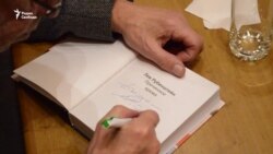 Лев Рубинштейн: "Власть говорит на языке пивного ларька"
