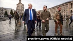 Британскиот премиер Борис Џонсон и украинскиот претседател Володомир Зеленски во Киев, 9 април 2022