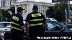 Дела, в которых фигурируют представители правоохранительных органов в качестве обвиняемых, как правило, ведут их же коллеги из генинспекций, функционирующих при МВД и прокуратуре