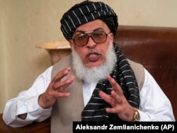 Sher Mohammad Abbas Stanikzai, glavni pregovarač talibana, razgovara sa novinarima nakon razgovora u Moskvi, Rusija, utorak, 28. 2019.