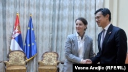 Raste pritisak na Srbiju da izabere između Moskve i EU: Premijerka Srbije Ana Brnabić i Brajan Hojt Ji