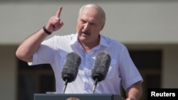 Lukašenka u obraćanju pristalicama na Trgu nezavisnosti u Minsku 16. avgusta