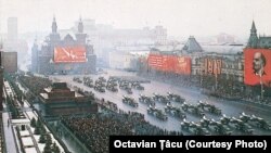 Etalarea militarismului sovietic în Piața Roșie
