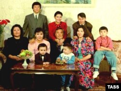 Президент Казахстану Нурсултан Назарбаєв зі своєю сім’єю (1992 рік)