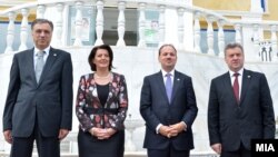 Presidenti i Malit të Zi(i pari majtas), presidentja e Kosovës, presidenti i Shqipërisë, dhe ai i Maqedonisë(djathtas), Durrës.