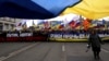 Steaguri ucrainene și rusești au fost arborate la un protest de la Moscova împotriva preluării Crimeei de către Rusia pe 15 martie 2014.