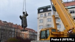 Паметникът на маршал Иван Конев тръгва към склада