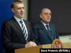 Igor Lukšić i Milan Roćen na konferenciji za novinare povodom listinga objavljenih u "Danu", 4. decembar 2011.