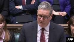 Premierul britanic Keir Starmer în fața parlamentului britanic