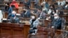 Vlada Srbije je 8. decembra odlučila da iz skupštinske procedure povuče Zakon o eksproprijaciji, kao i da parlamentu predloži izmene i dopune Zakona o referendumu