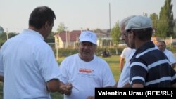 Ion Pagu (în centru)