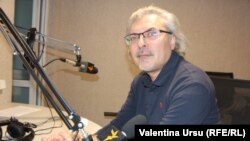 Sorin Hadârcă, în studioul Europei Libere de la Chișinău