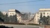 În trecut, și clădirea Administrației Regionale de Stat Herson a fost distrusă de atacurile aeriene rusești. Imagine din iunie 2025.