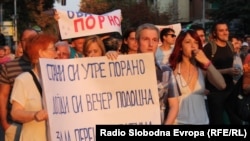 Протести во Скопје поради поскапувањата на струјата, парното и горивата.