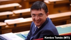 Domokos László, az Állami Számvevőszék elnöke az Országgyűlés plenáris ülésén, 2019. október 24-én