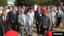 Սերժ Սարգսյանի այցը «Միասին»-ի ամառային ճամբար, հուլիս 2010