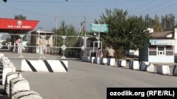 Пункт пропуска «Дустлик – автодорожный» на узбекско-кыргызской границе