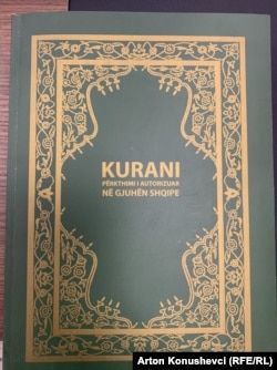 Një Kuran i përkthyer në gjuhën shqipe.