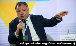 Narodni poslanik Ukrajine Mikola Knjažicki tokom govora na Sigurnosnom forumu u Kijevu, decembar 2022.