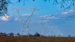 Finalizarea construcției liniei electrice Strășeni-Gutinaș este așteptată la începutul anului 2029. În prezent, pe ultima sută de metri sunt lucrările de construire a liniei electrice de înaltă tensiune de 400 kV Vulcănești-Chișinău (în imagine).
