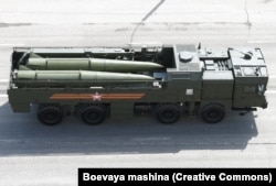 Egy ilyen rakéta 3,8 tonnás és másodperceként 2,1 kilométeres sebességre is fel tud gyorsulni. Ez utóbbi háromszor akkora sebesség, mint egy AK-47-esből kilőtt golyóé.