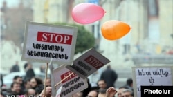 Բողոքի ակցիա Երևանում՝ ընդդեմ պարտադիր կուտակային կենսաթոշակային համակարգի, արխիվ
