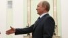 Владимир Путин приветствует в Кремле Дидье Буркхальтера