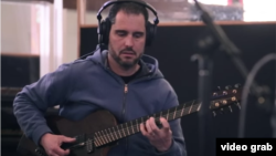 Charlie Hunter