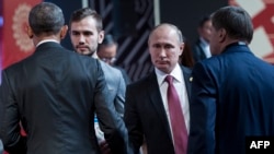 Претседателите на САД и на Русија Барак Обама и Владимир Путин на самитот на АПЕК во Лима, 20.11. 2016.