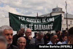 Pjesëmarrës në një protestë në Prishtinë.