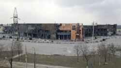 Egy bevásárlóközpont maradványai Mariupolban 2022. március 17-én