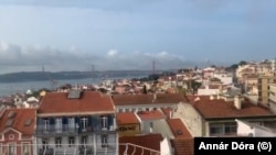 A látkép Annár Dóra ideiglenes lisszaboni otthonából