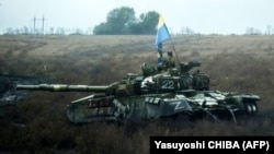 Ukrajinska zastava na ruskom tenku u Donjeckoj regiji, oktobar 2022.