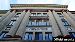 Președinta Curții de Conturi, Tatiana Șevciuc, spune în podcastul „În esență...” că în 2023, R.Moldova s-a împrumutat cu peste 17 miliarde de lei. 10 miliarde au fost utilizate pentru susținere bugetară și peste 7 miliarde de lei – pentru implementarea proiectelor investiționale.