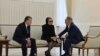 На фото (слева направо): И.о. президента Узбекистана Шавкат Мирзияев, вдова первого президента Узбекистана Татьяна Каримова и президент Казахстана Нурсултан Назарбаев. Самарканд, 12 сентября 2016 года.