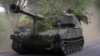 Militari ucraineni operează un blindat american M109. Fotografie de arhivă. 