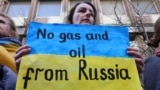 „Fără gaz și petrol din Rusia”. Manifestație de susținere a Ucrainei în fața Ambasadei Germaniei din Belgia. (fotografie de arhivă)