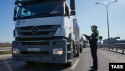 Для контролю всіх, хто в’їжджає на півострів через Керченський міст, 2 квітня почав роботу блокпост