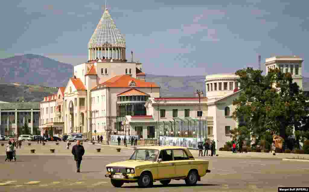 Parlamentul enclavei Nagorno-Karabakh, a cărei declarație de independență din 1991 nu a fost recunoscută de nimeni pe plan internațional.