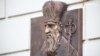 На фасаді Будинку учителя відкрили першу в Києві меморіальну дошку Андею Шептицькому (відео)