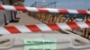 Уранці міський автобус у Сімферополі за маршрутом &laquo;Мар&#39;їно &ndash; Залізничний вокзал&raquo; переповнений. Окремі пасажири &ndash; без засобів індивідуального захисту, незважаючи на діючий на анексованому півострові режим самоізоляції. У цей період весь міський та приміський транспорт працює 8 годин на добу: з 6:00 до 10:00 та з 17:00 до 21:00 години
