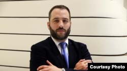 "SAD jasno iscrtavaju granice do kojih su voljni da tolerišu određene ličnosti i određene poteze Srbije. Tu pre svega mislim na odnos prema Rusiji", kaže Igor Novaković.