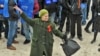 Сторонница Виктора Януковича отмечает его победу у здания Центральной избирательной комиссии в Киеве